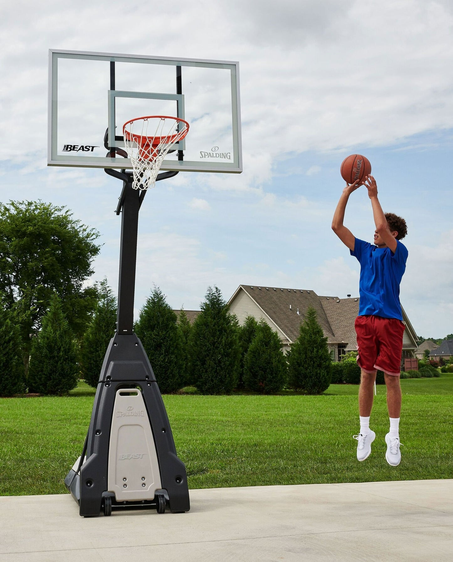 Spalding THE BEAST PORTABLE BASKETBALL HOOP