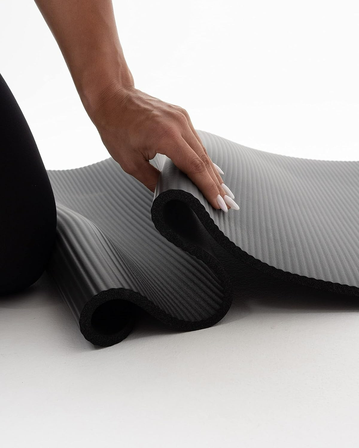 Skelcore 10mm Yoga Mat with Holding Straps